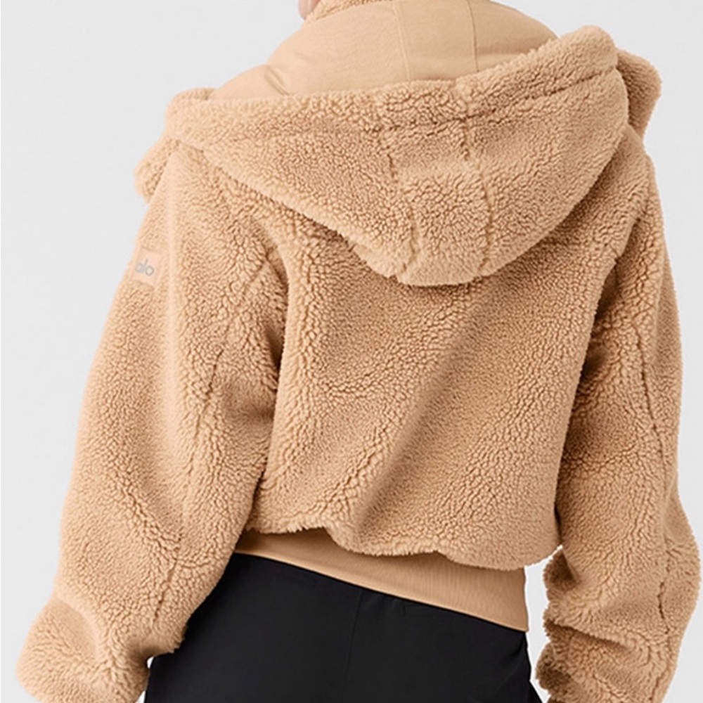 Alo Foxy Sherpa - Camel in Excellent Condition/Worn only a few times.